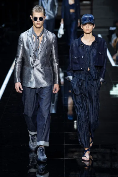 Look 99